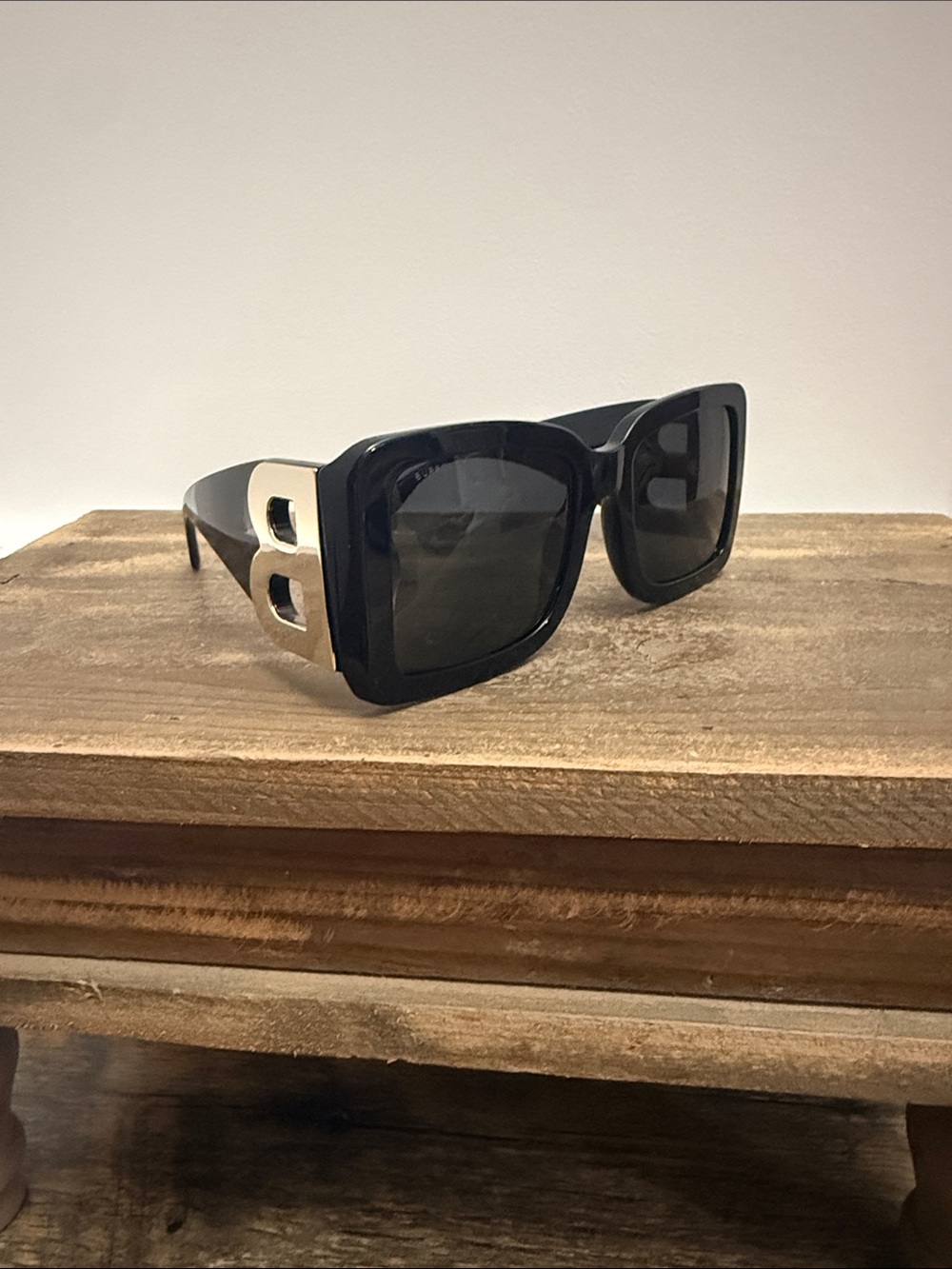 Burberry Frith BE4312 Oversized Square Sunglasses - Black/Gold - Picture 1 of 10